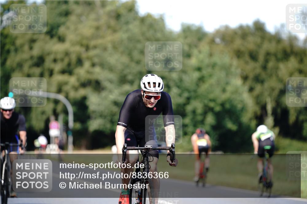 07.09.2025 - 19. Norderstedt Triathlon Michael Burmester http://msf.ph/oto/8836366 07.09.2025 14:04:21 Radfahren 400, 879, 996, 1462 meine-sportfotos.de