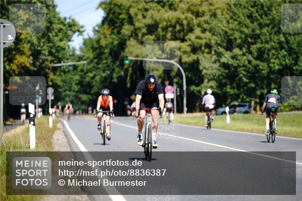 07.09.2025 - 19. Norderstedt Triathlon Michael Burmester http://msf.ph/oto/8836387 07.09.2025 12:43:33 Radfahren 1212 meine-sportfotos.de
