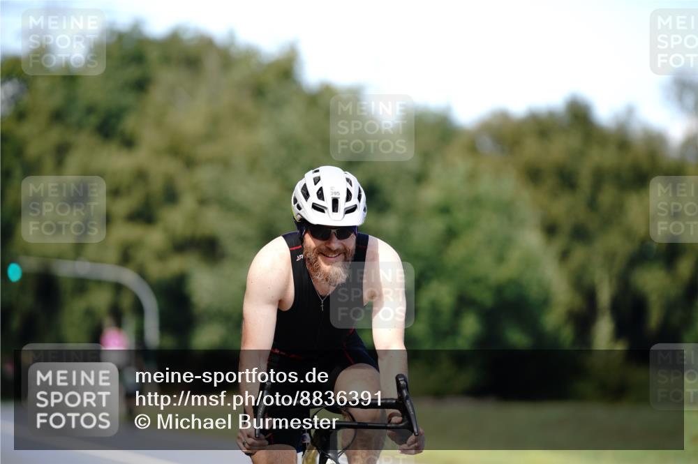 07.09.2025 - 19. Norderstedt Triathlon Michael Burmester http://msf.ph/oto/8836391 07.09.2025 14:04:43 Radfahren 395 meine-sportfotos.de