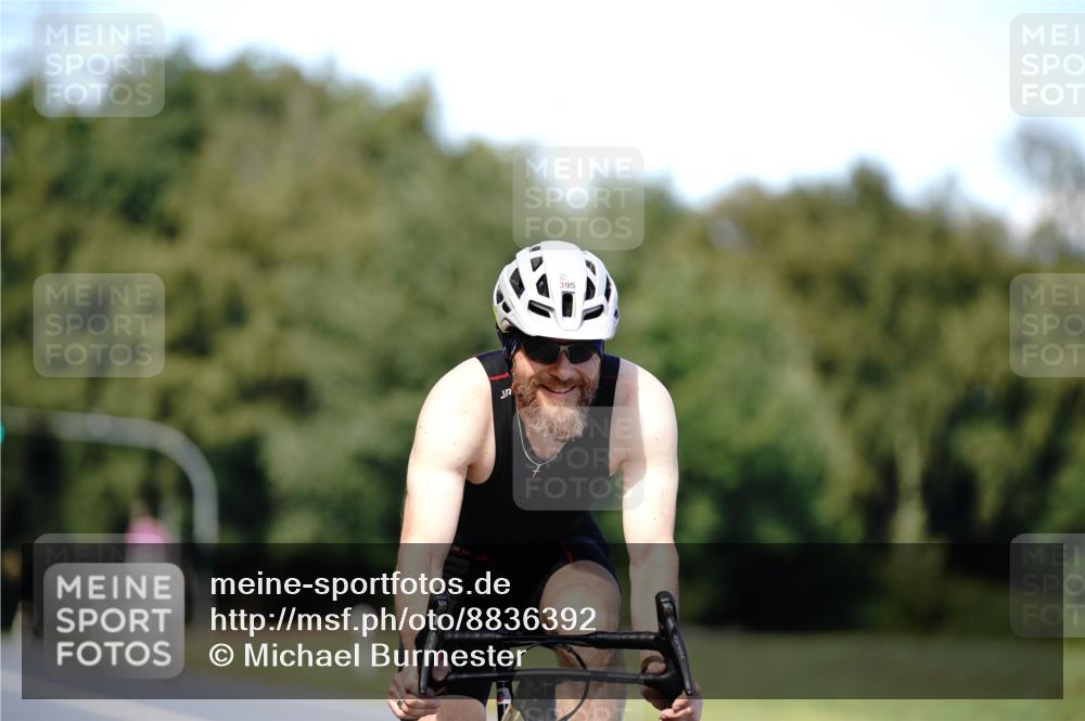 07.09.2025 - 19. Norderstedt Triathlon Michael Burmester http://msf.ph/oto/8836392 07.09.2025 14:04:43 Radfahren 395 meine-sportfotos.de