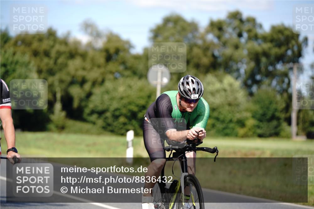 07.09.2025 - 19. Norderstedt Triathlon Michael Burmester http://msf.ph/oto/8836432 07.09.2025 14:05:31 Radfahren 982, 1034 meine-sportfotos.de