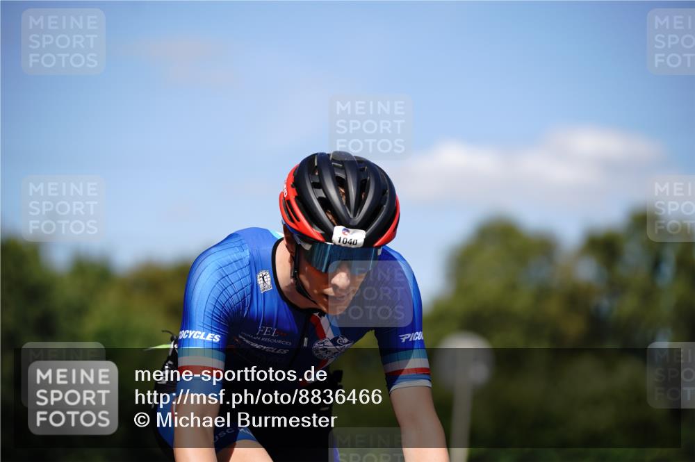 07.09.2025 - 19. Norderstedt Triathlon Michael Burmester http://msf.ph/oto/8836466 07.09.2025 14:05:47 Radfahren 422, 1040 meine-sportfotos.de