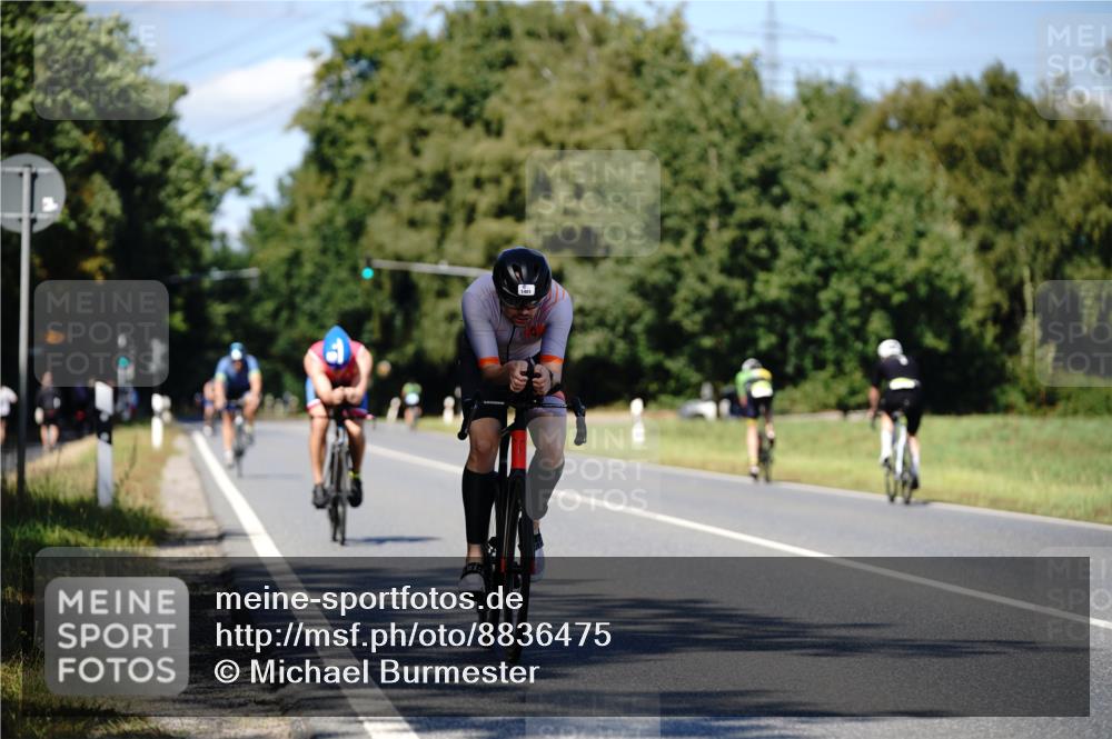07.09.2025 - 19. Norderstedt Triathlon Michael Burmester http://msf.ph/oto/8836475 07.09.2025 14:05:55 Radfahren 1001, 1022, 1401 meine-sportfotos.de