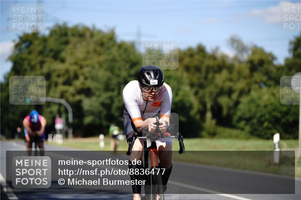 07.09.2025 - 19. Norderstedt Triathlon Michael Burmester http://msf.ph/oto/8836477 07.09.2025 14:05:56 Radfahren 1001, 1022, 1401 meine-sportfotos.de