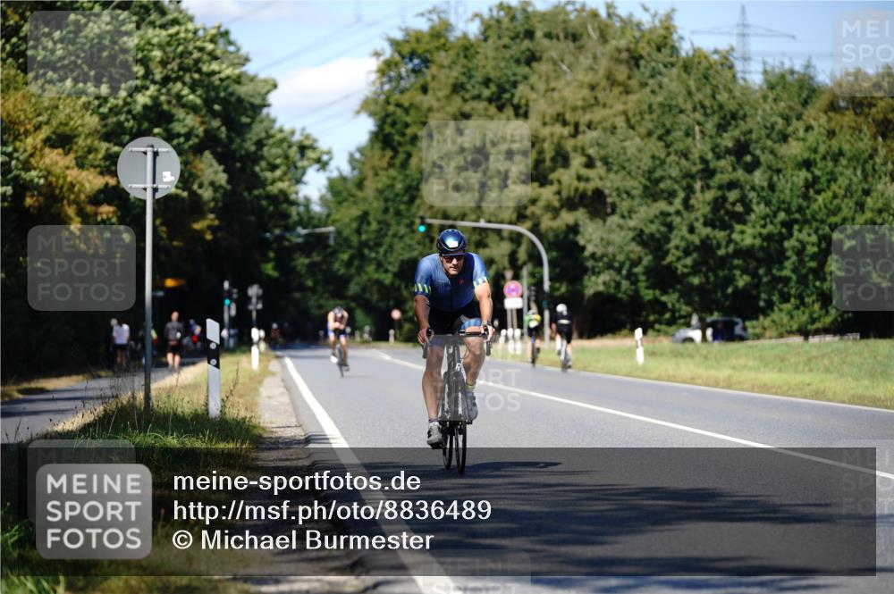 07.09.2025 - 19. Norderstedt Triathlon Michael Burmester http://msf.ph/oto/8836489 07.09.2025 14:05:59 Radfahren 382, 1022, 1401 meine-sportfotos.de