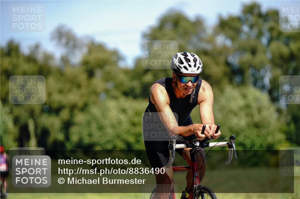 07.09.2025 - 19. Norderstedt Triathlon Michael Burmester http://msf.ph/oto/8836490 07.09.2025 12:44:58 Radfahren 167, 820 meine-sportfotos.de