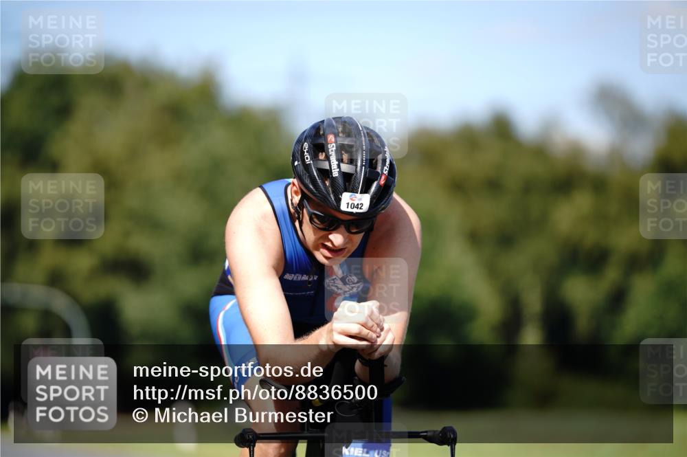 07.09.2025 - 19. Norderstedt Triathlon Michael Burmester http://msf.ph/oto/8836500 07.09.2025 14:06:06 Radfahren 1042 meine-sportfotos.de