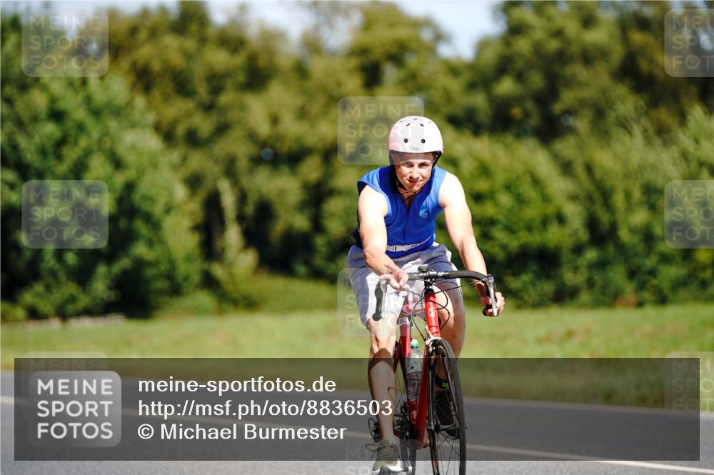 07.09.2025 - 19. Norderstedt Triathlon Michael Burmester http://msf.ph/oto/8836503 07.09.2025 12:45:06 Radfahren 1295 meine-sportfotos.de