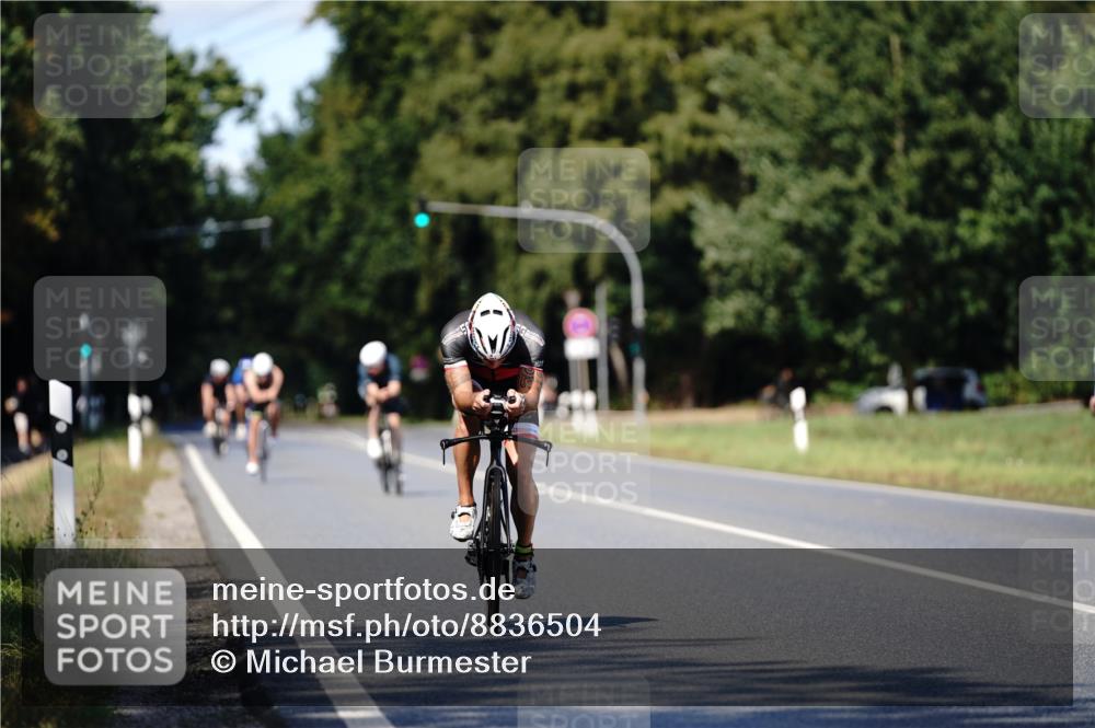 07.09.2025 - 19. Norderstedt Triathlon Michael Burmester http://msf.ph/oto/8836504 07.09.2025 14:06:17 Radfahren 981 meine-sportfotos.de