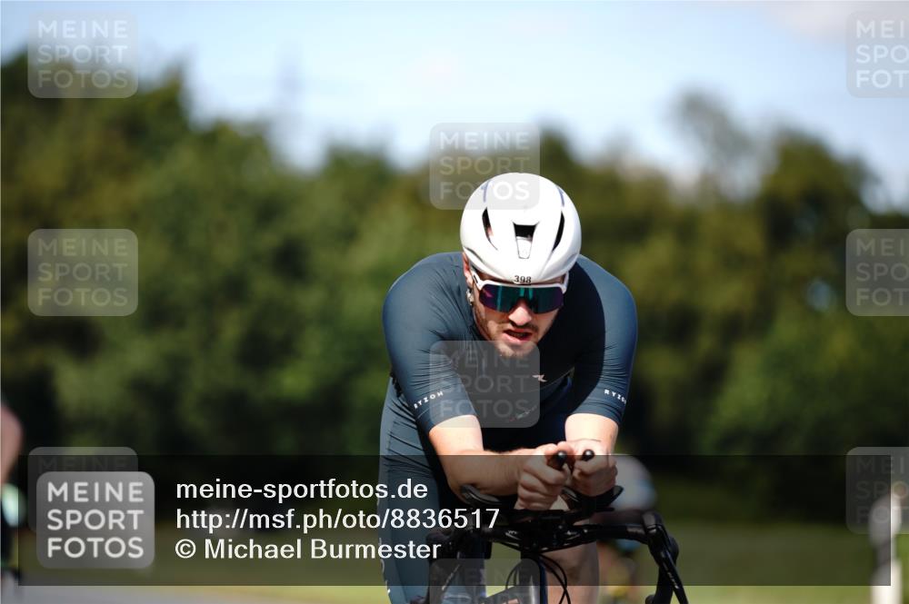 07.09.2025 - 19. Norderstedt Triathlon Michael Burmester http://msf.ph/oto/8836517 07.09.2025 14:06:23 Radfahren 398, 993, 1009 meine-sportfotos.de
