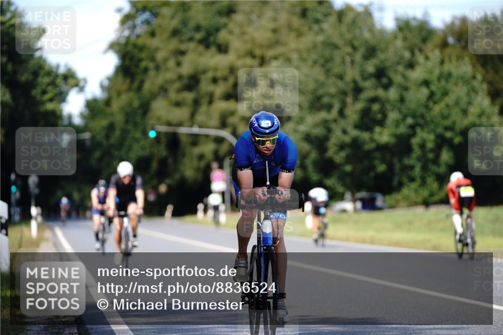 07.09.2025 - 19. Norderstedt Triathlon Michael Burmester http://msf.ph/oto/8836524 07.09.2025 14:06:25 Radfahren 398, 411, 993, 1009 meine-sportfotos.de