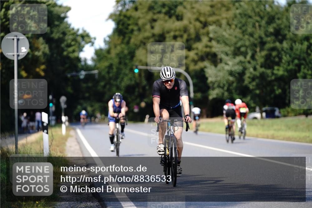 07.09.2025 - 19. Norderstedt Triathlon Michael Burmester http://msf.ph/oto/8836533 07.09.2025 14:06:27 Radfahren 411, 993, 1009 meine-sportfotos.de