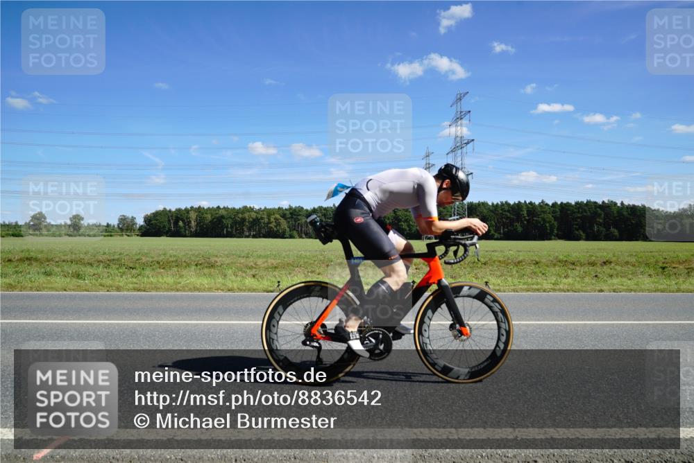 07.09.2025 - 19. Norderstedt Triathlon Michael Burmester http://msf.ph/oto/8836542 07.09.2025 14:05:56 Radfahren 1001, 1022, 1401 meine-sportfotos.de