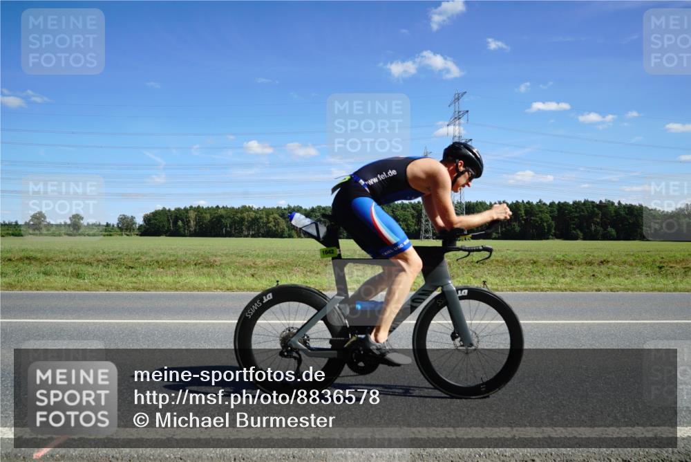 07.09.2025 - 19. Norderstedt Triathlon Michael Burmester http://msf.ph/oto/8836578 07.09.2025 14:06:05 Radfahren 1042 meine-sportfotos.de