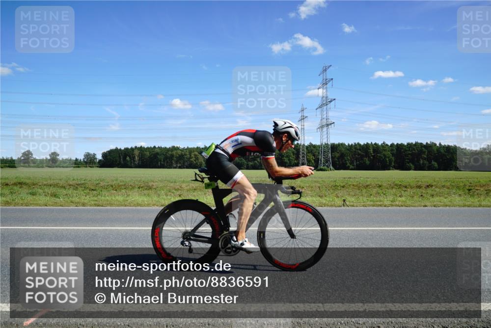 07.09.2025 - 19. Norderstedt Triathlon Michael Burmester http://msf.ph/oto/8836591 07.09.2025 14:06:19 Radfahren 981 meine-sportfotos.de
