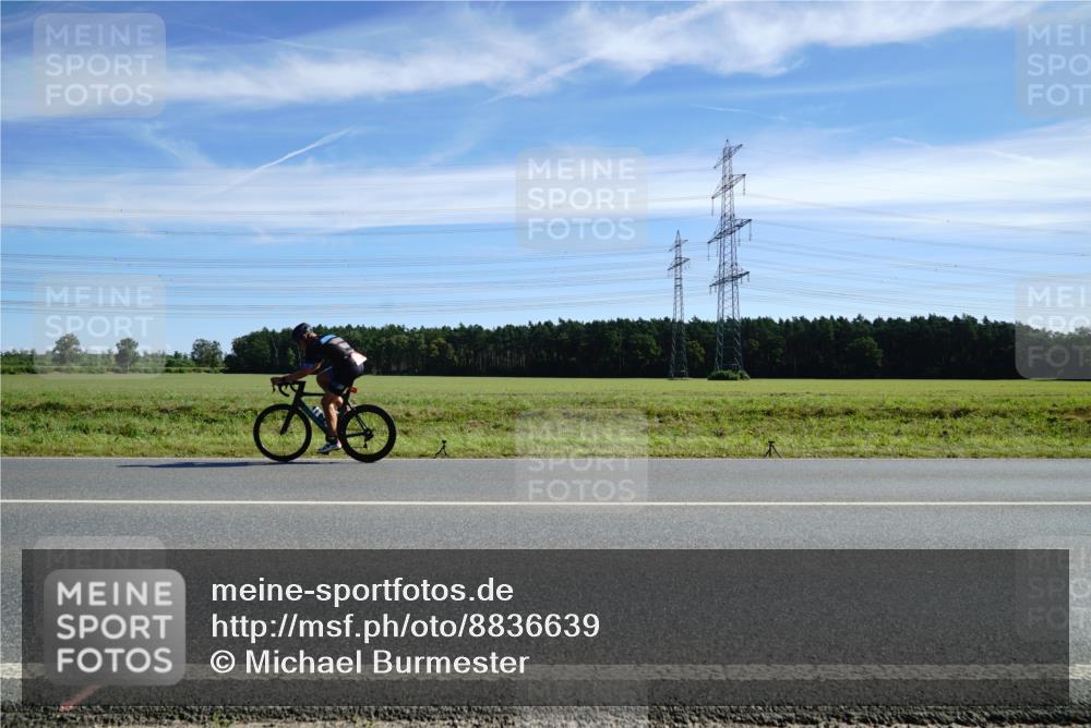 07.09.2025 - 19. Norderstedt Triathlon Michael Burmester http://msf.ph/oto/8836639 07.09.2025 12:01:33 Radfahren 801 meine-sportfotos.de