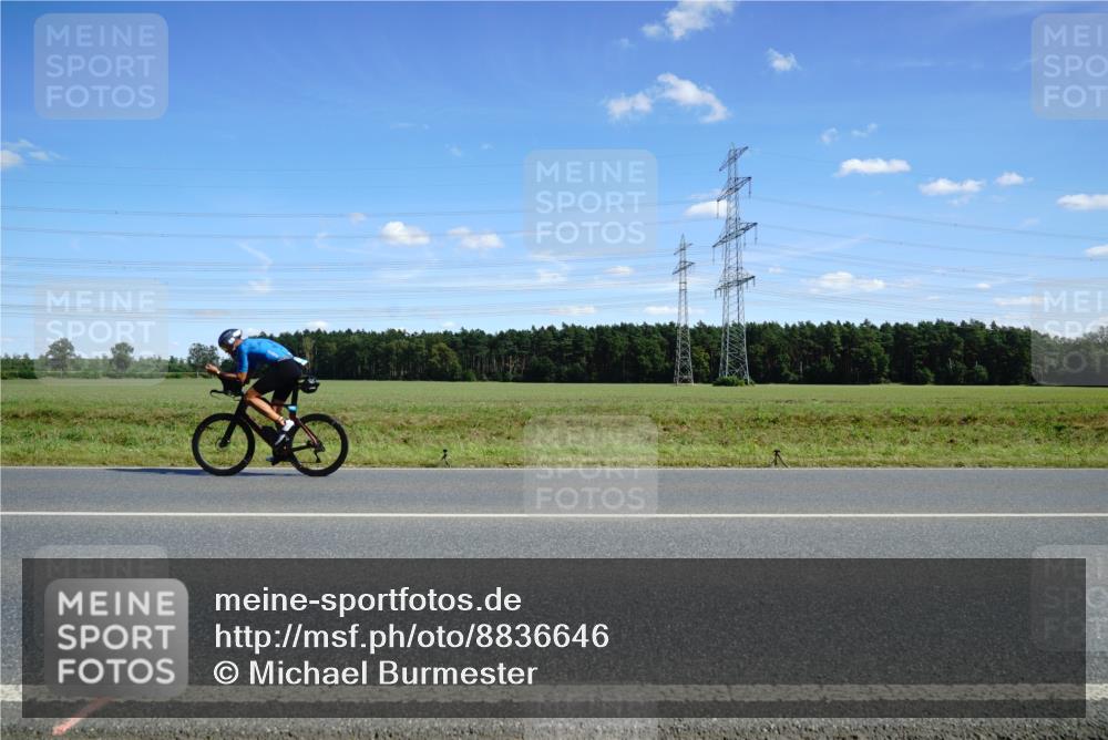 07.09.2025 - 19. Norderstedt Triathlon Michael Burmester http://msf.ph/oto/8836646 07.09.2025 14:06:25 Radfahren 398, 411, 993, 1009 meine-sportfotos.de