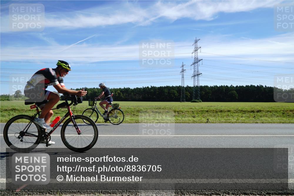 07.09.2025 - 19. Norderstedt Triathlon Michael Burmester http://msf.ph/oto/8836705 07.09.2025 12:01:39 Radfahren 695, 1380 meine-sportfotos.de
