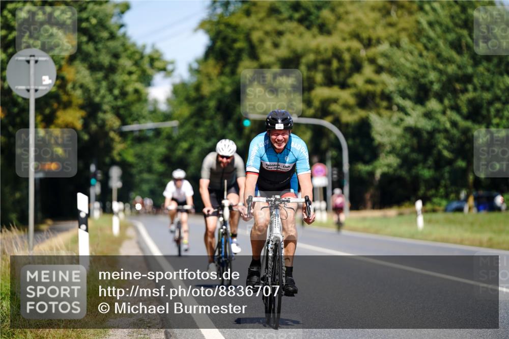 07.09.2025 - 19. Norderstedt Triathlon Michael Burmester http://msf.ph/oto/8836707 07.09.2025 12:49:04 Radfahren 249, 288 meine-sportfotos.de