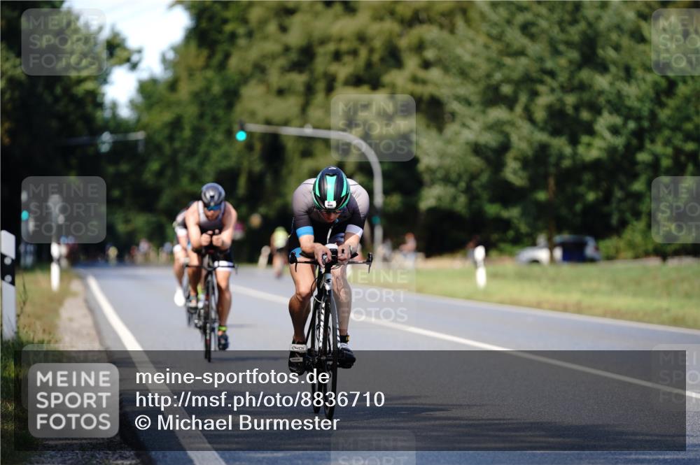 07.09.2025 - 19. Norderstedt Triathlon Michael Burmester http://msf.ph/oto/8836710 07.09.2025 14:08:47 Radfahren 990, 992 meine-sportfotos.de