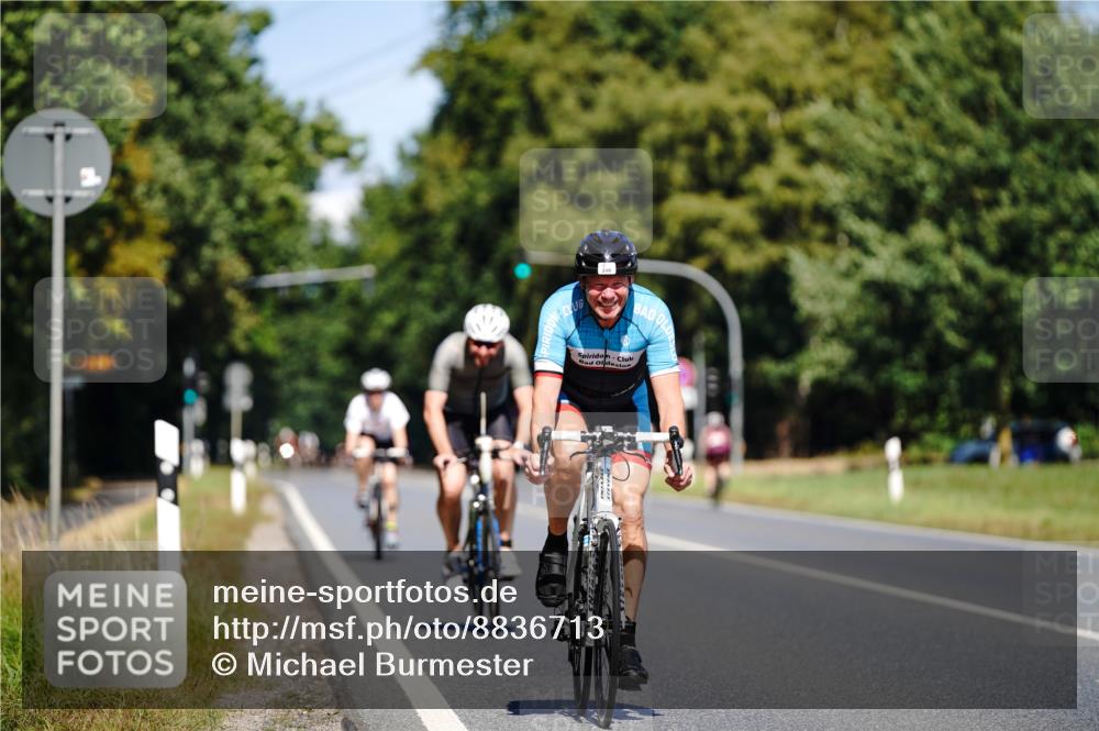 07.09.2025 - 19. Norderstedt Triathlon Michael Burmester http://msf.ph/oto/8836713 07.09.2025 12:49:04 Radfahren 249, 288 meine-sportfotos.de