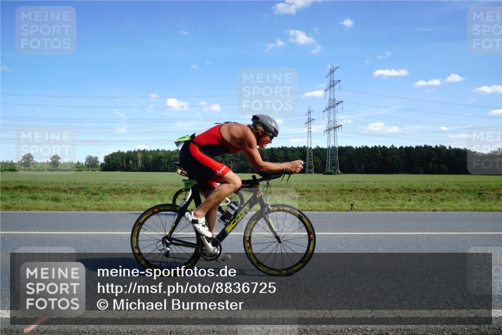 07.09.2025 - 19. Norderstedt Triathlon Michael Burmester http://msf.ph/oto/8836725 07.09.2025 14:06:53 Radfahren 984 meine-sportfotos.de