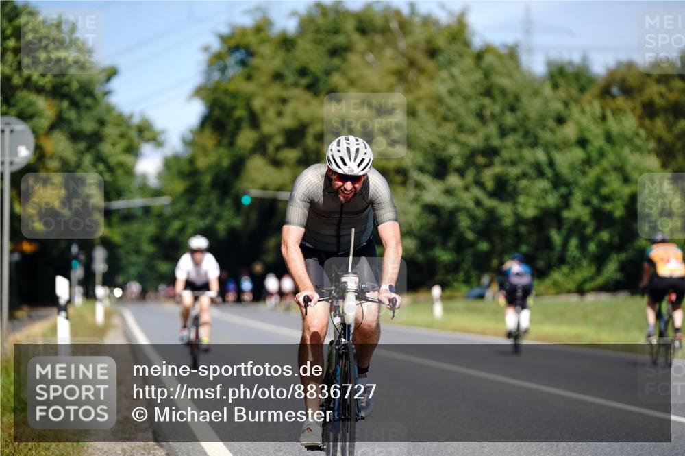07.09.2025 - 19. Norderstedt Triathlon Michael Burmester http://msf.ph/oto/8836727 07.09.2025 12:49:06 Radfahren 249, 288 meine-sportfotos.de