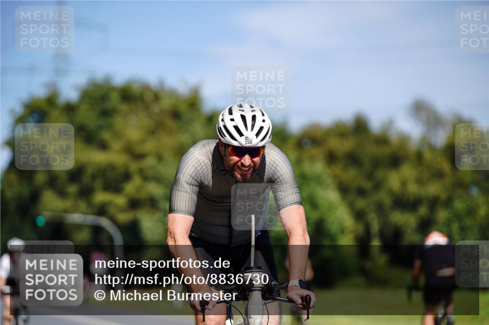 07.09.2025 - 19. Norderstedt Triathlon Michael Burmester http://msf.ph/oto/8836730 07.09.2025 12:49:07 Radfahren 249, 288 meine-sportfotos.de
