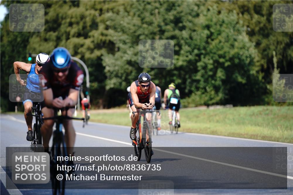 07.09.2025 - 19. Norderstedt Triathlon Michael Burmester http://msf.ph/oto/8836735 07.09.2025 14:09:04 Radfahren 959, 961, 1010 meine-sportfotos.de