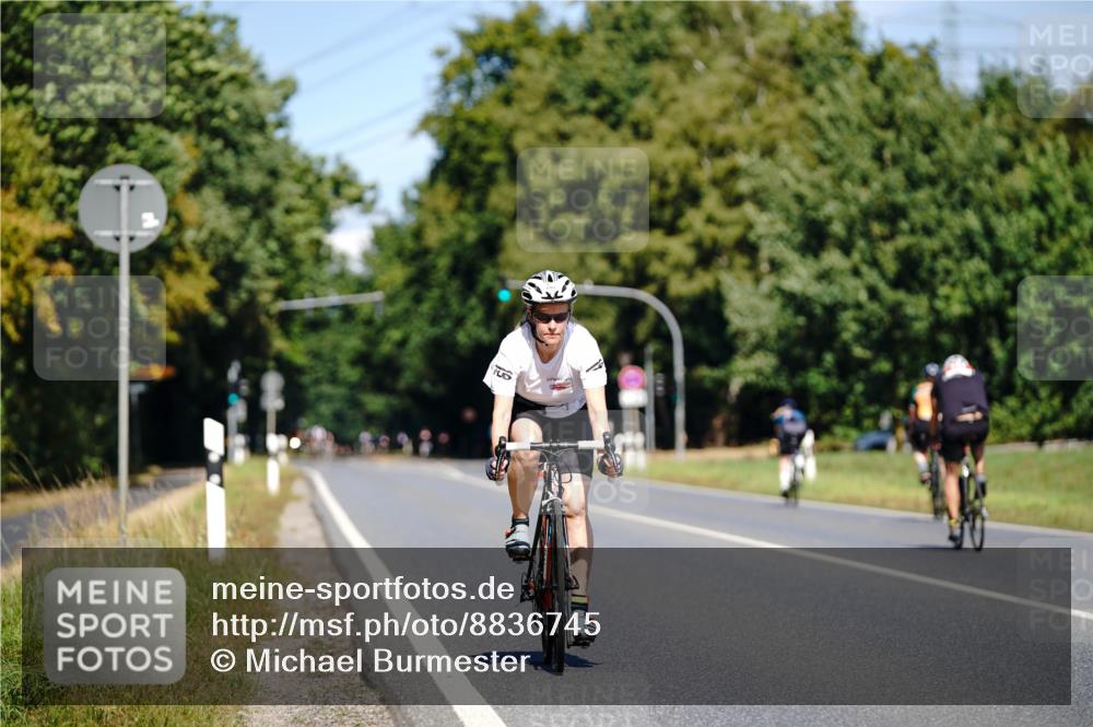 07.09.2025 - 19. Norderstedt Triathlon Michael Burmester http://msf.ph/oto/8836745 07.09.2025 12:49:09 Radfahren 249, 288, 1362 meine-sportfotos.de