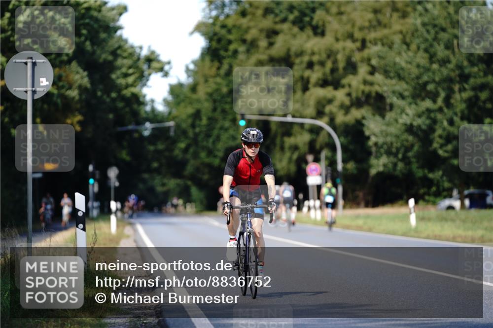 07.09.2025 - 19. Norderstedt Triathlon Michael Burmester http://msf.ph/oto/8836752 07.09.2025 14:09:09 Radfahren 374, 961, 1010 meine-sportfotos.de