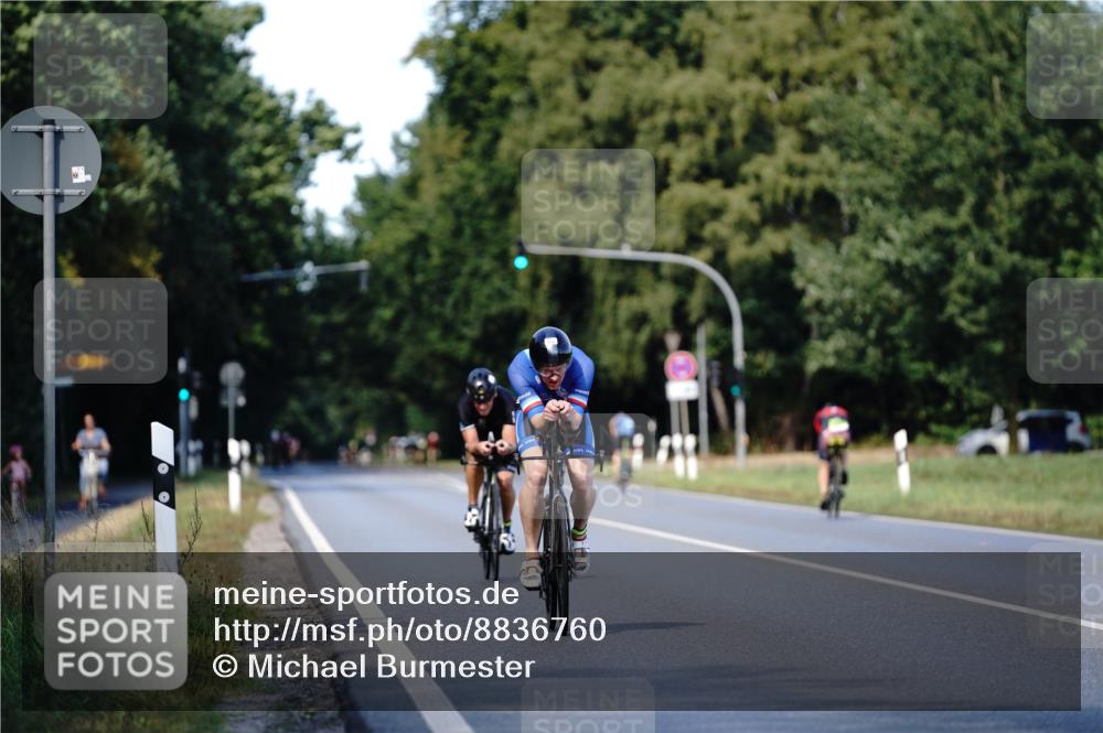 07.09.2025 - 19. Norderstedt Triathlon Michael Burmester http://msf.ph/oto/8836760 07.09.2025 14:09:22 Radfahren 989, 1038 meine-sportfotos.de