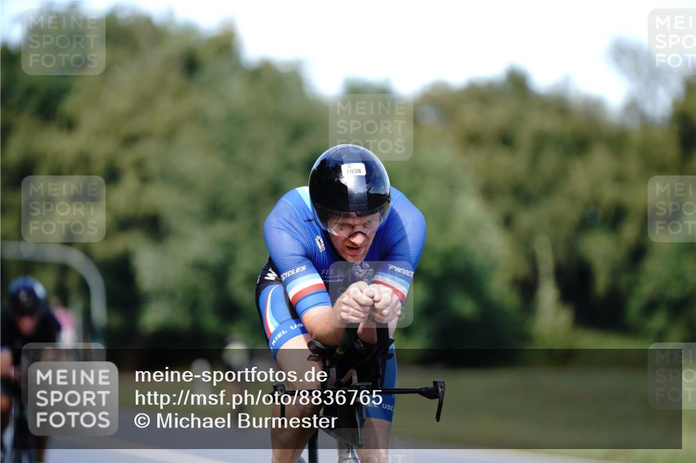 07.09.2025 - 19. Norderstedt Triathlon Michael Burmester http://msf.ph/oto/8836765 07.09.2025 14:09:24 Radfahren 989, 1038 meine-sportfotos.de
