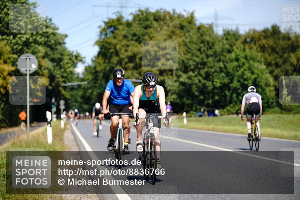 07.09.2025 - 19. Norderstedt Triathlon Michael Burmester http://msf.ph/oto/8836766 07.09.2025 12:49:44 Radfahren 174, 240, 311 meine-sportfotos.de