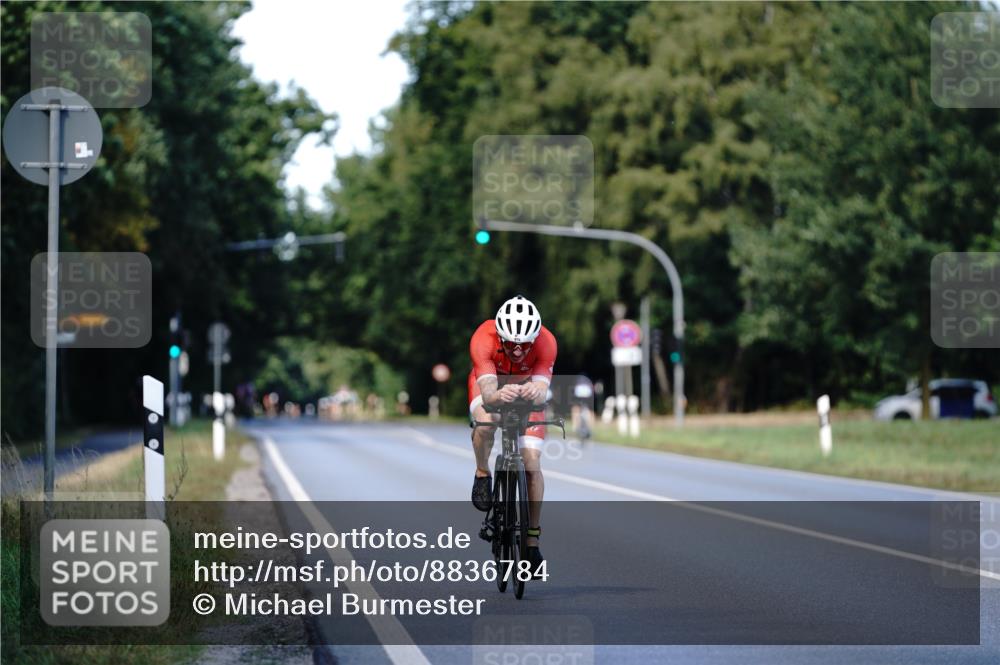 07.09.2025 - 19. Norderstedt Triathlon Michael Burmester http://msf.ph/oto/8836784 07.09.2025 14:09:46 Radfahren 976 meine-sportfotos.de