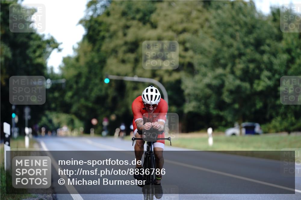 07.09.2025 - 19. Norderstedt Triathlon Michael Burmester http://msf.ph/oto/8836786 07.09.2025 14:09:47 Radfahren 976 meine-sportfotos.de