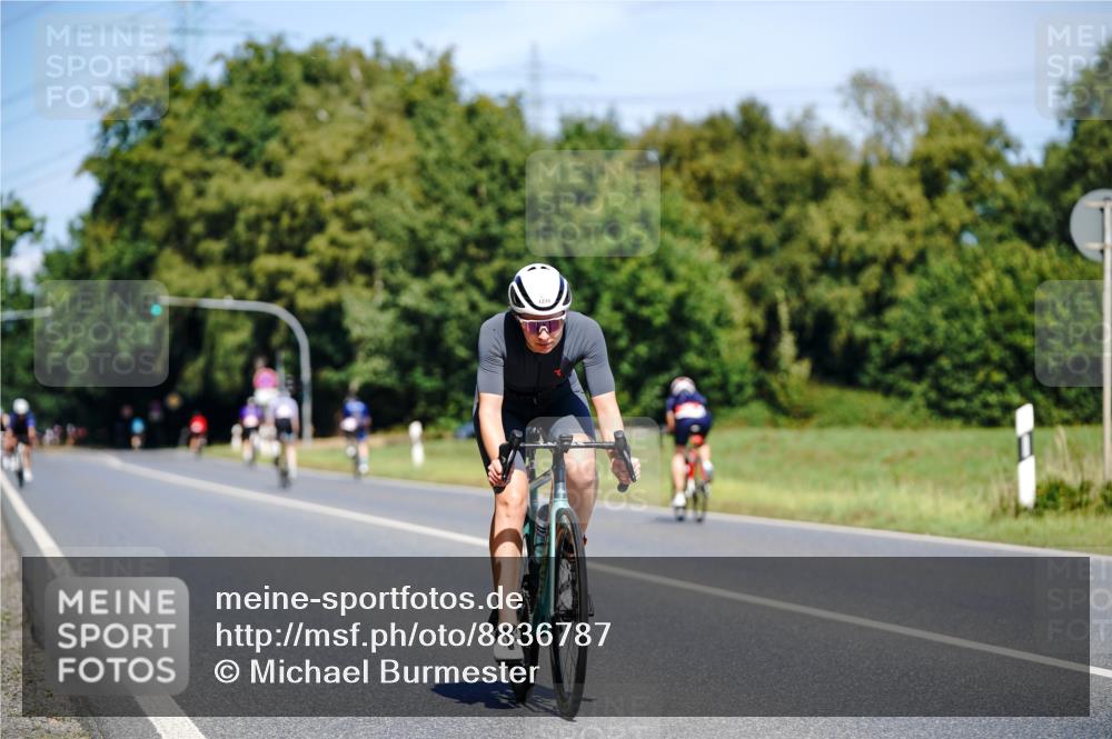 07.09.2025 - 19. Norderstedt Triathlon Michael Burmester http://msf.ph/oto/8836787 07.09.2025 12:49:49 Radfahren 311, 1234, 1477 meine-sportfotos.de