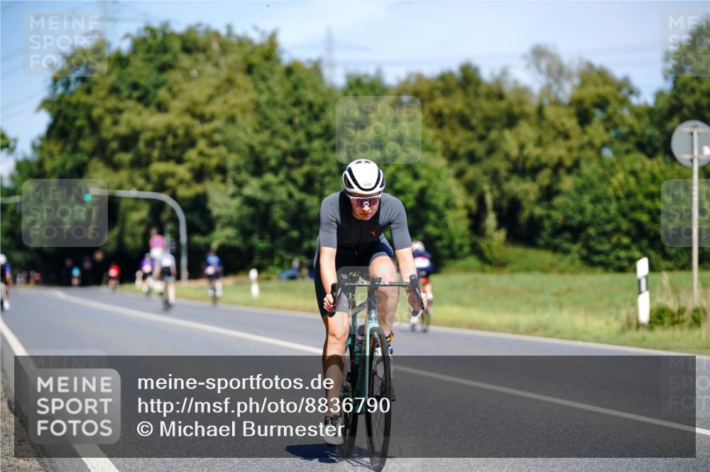 07.09.2025 - 19. Norderstedt Triathlon Michael Burmester http://msf.ph/oto/8836790 07.09.2025 12:49:49 Radfahren 311, 1234, 1477 meine-sportfotos.de