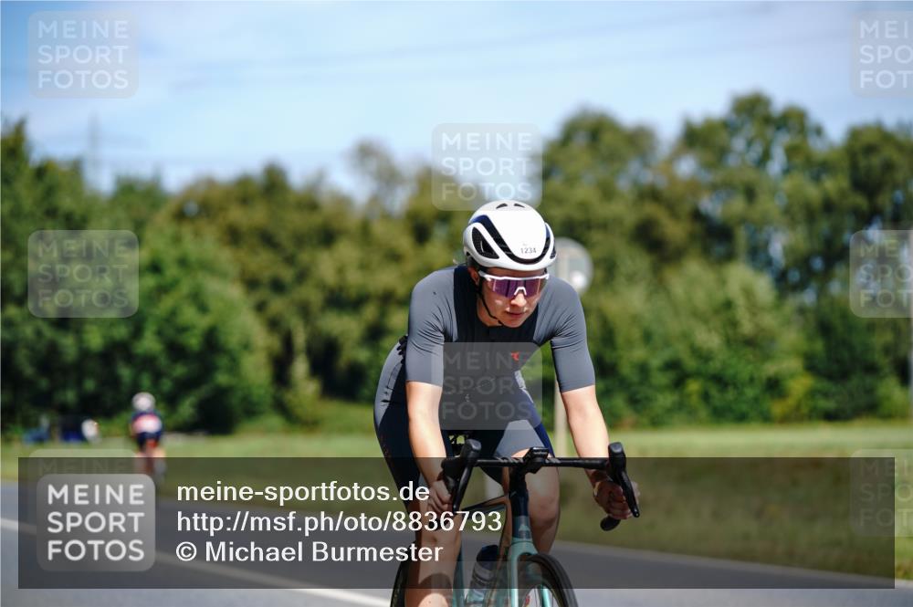 07.09.2025 - 19. Norderstedt Triathlon Michael Burmester http://msf.ph/oto/8836793 07.09.2025 12:49:49 Radfahren 311, 1234, 1477 meine-sportfotos.de