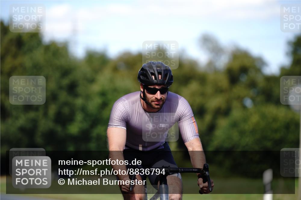 07.09.2025 - 19. Norderstedt Triathlon Michael Burmester http://msf.ph/oto/8836794 07.09.2025 14:10:07 Radfahren 872 meine-sportfotos.de
