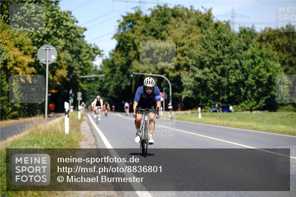 07.09.2025 - 19. Norderstedt Triathlon Michael Burmester http://msf.ph/oto/8836801 07.09.2025 12:49:55 Radfahren 1354 meine-sportfotos.de