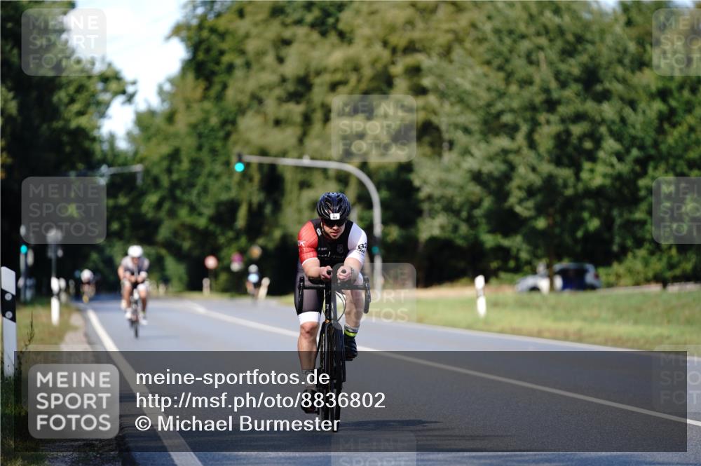 07.09.2025 - 19. Norderstedt Triathlon Michael Burmester http://msf.ph/oto/8836802 07.09.2025 14:10:09 Radfahren 872, 968 meine-sportfotos.de