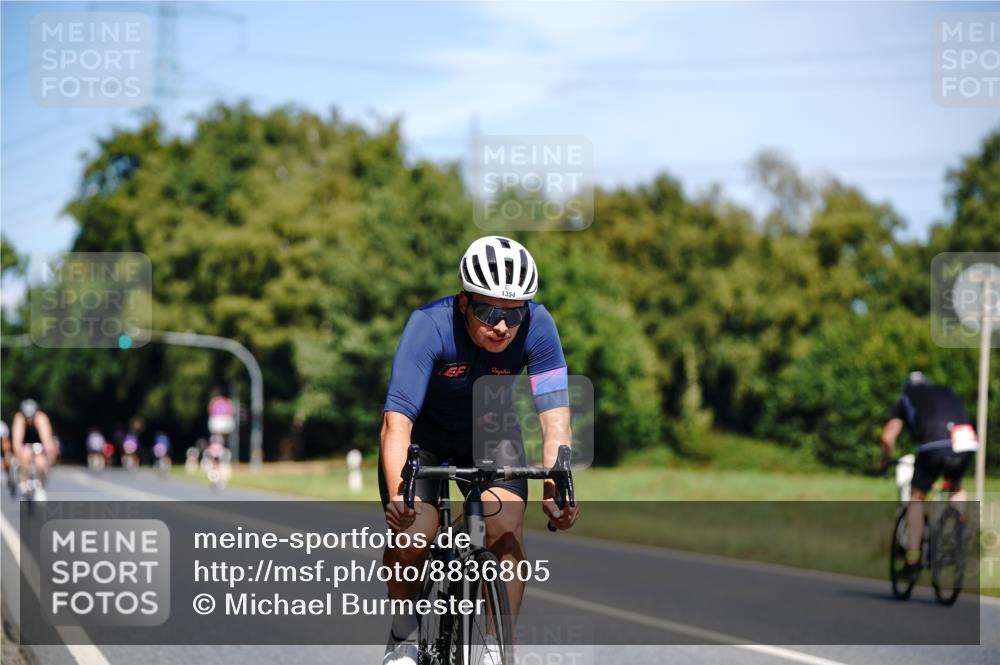 07.09.2025 - 19. Norderstedt Triathlon Michael Burmester http://msf.ph/oto/8836805 07.09.2025 12:49:56 Radfahren 1354 meine-sportfotos.de