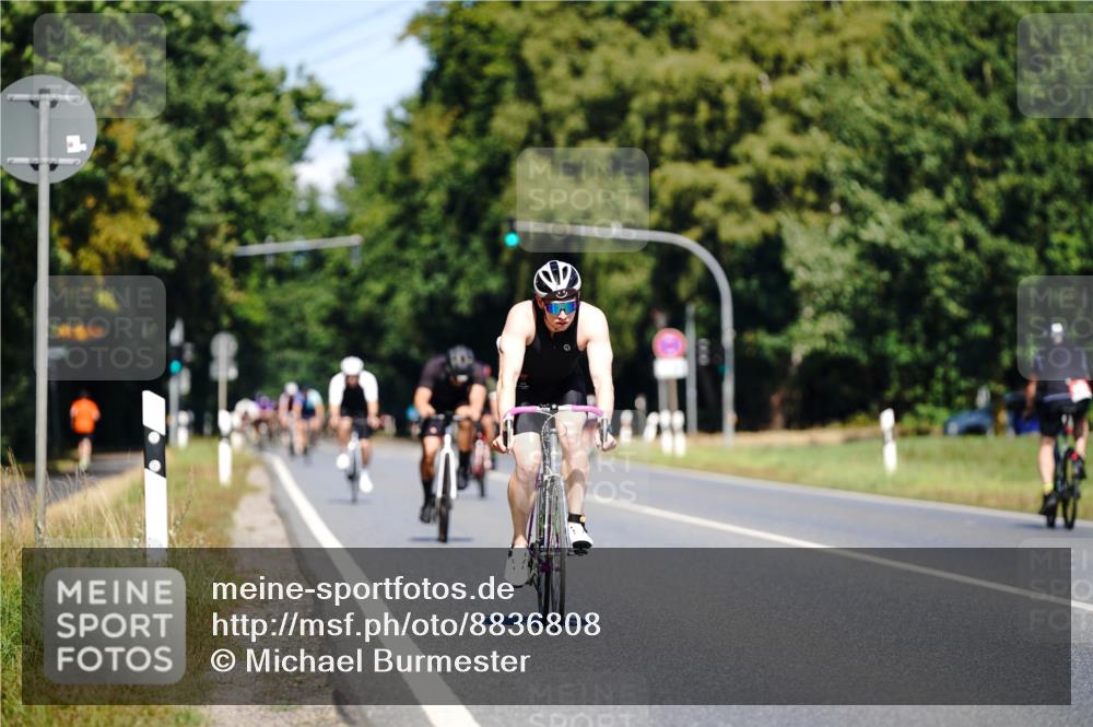 07.09.2025 - 19. Norderstedt Triathlon Michael Burmester http://msf.ph/oto/8836808 07.09.2025 12:50:00 Radfahren 1373 meine-sportfotos.de