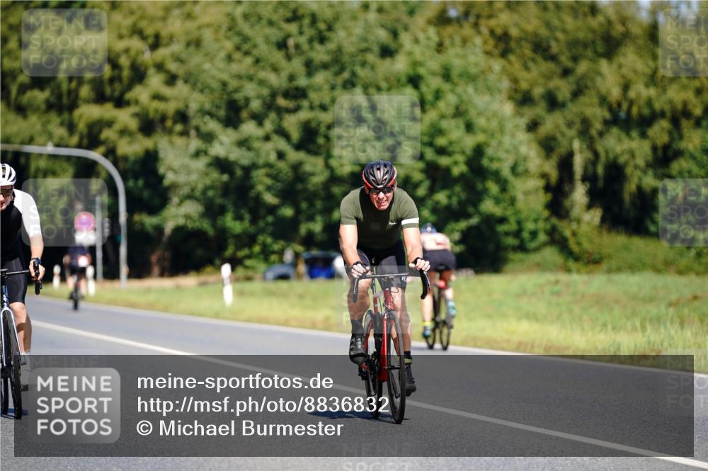 07.09.2025 - 19. Norderstedt Triathlon Michael Burmester http://msf.ph/oto/8836832 07.09.2025 12:50:05 Radfahren 344, 712, 781, 1373 meine-sportfotos.de