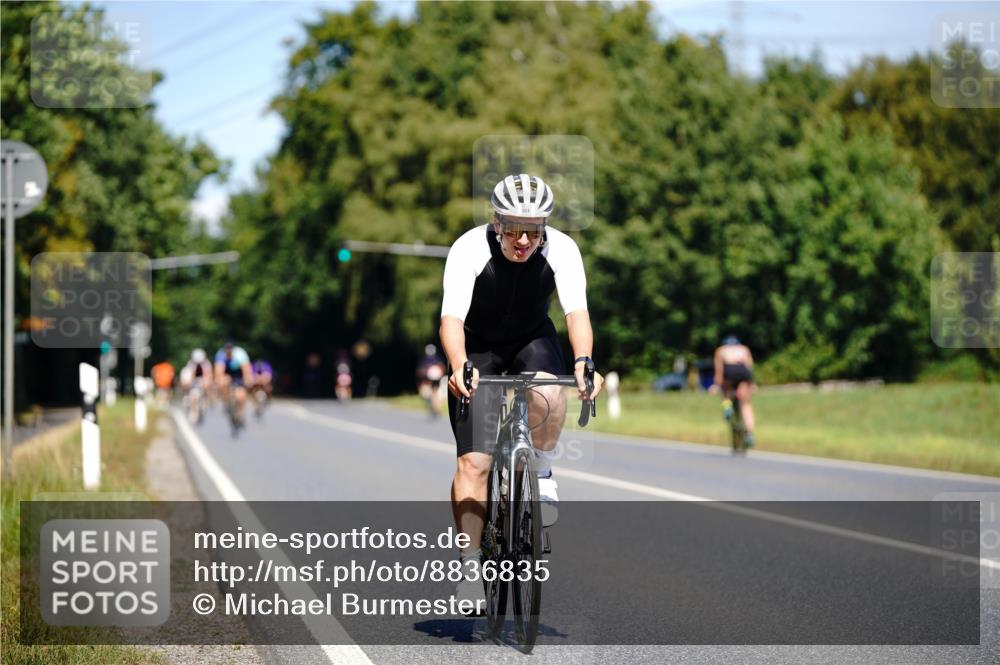 07.09.2025 - 19. Norderstedt Triathlon Michael Burmester http://msf.ph/oto/8836835 07.09.2025 12:50:06 Radfahren 344, 712, 781 meine-sportfotos.de