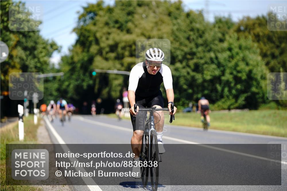 07.09.2025 - 19. Norderstedt Triathlon Michael Burmester http://msf.ph/oto/8836838 07.09.2025 12:50:06 Radfahren 344, 712, 781 meine-sportfotos.de