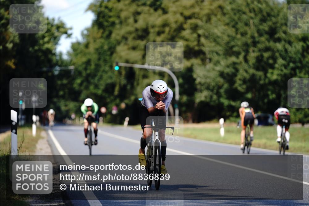07.09.2025 - 19. Norderstedt Triathlon Michael Burmester http://msf.ph/oto/8836839 07.09.2025 14:10:24 Radfahren 388, 1016 meine-sportfotos.de