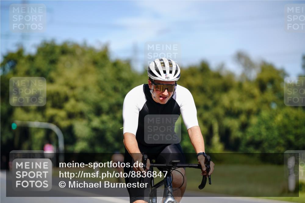 07.09.2025 - 19. Norderstedt Triathlon Michael Burmester http://msf.ph/oto/8836847 07.09.2025 12:50:07 Radfahren 344, 712, 781 meine-sportfotos.de