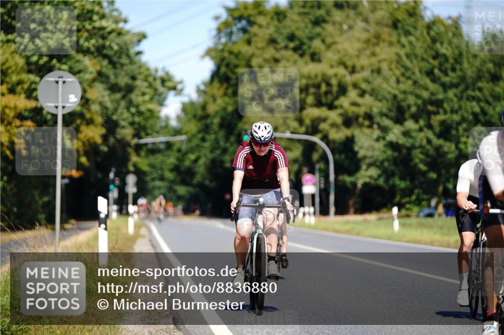 07.09.2025 - 19. Norderstedt Triathlon Michael Burmester http://msf.ph/oto/8836880 07.09.2025 12:50:18 Radfahren 241, 247, 330, 809, 1283 meine-sportfotos.de